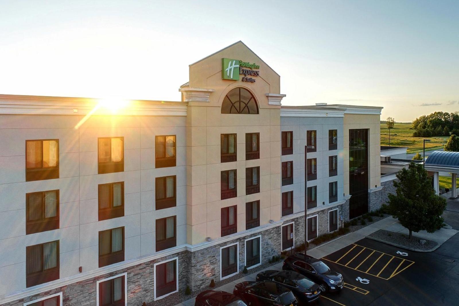 Holiday Inn Express and Suites Batavia